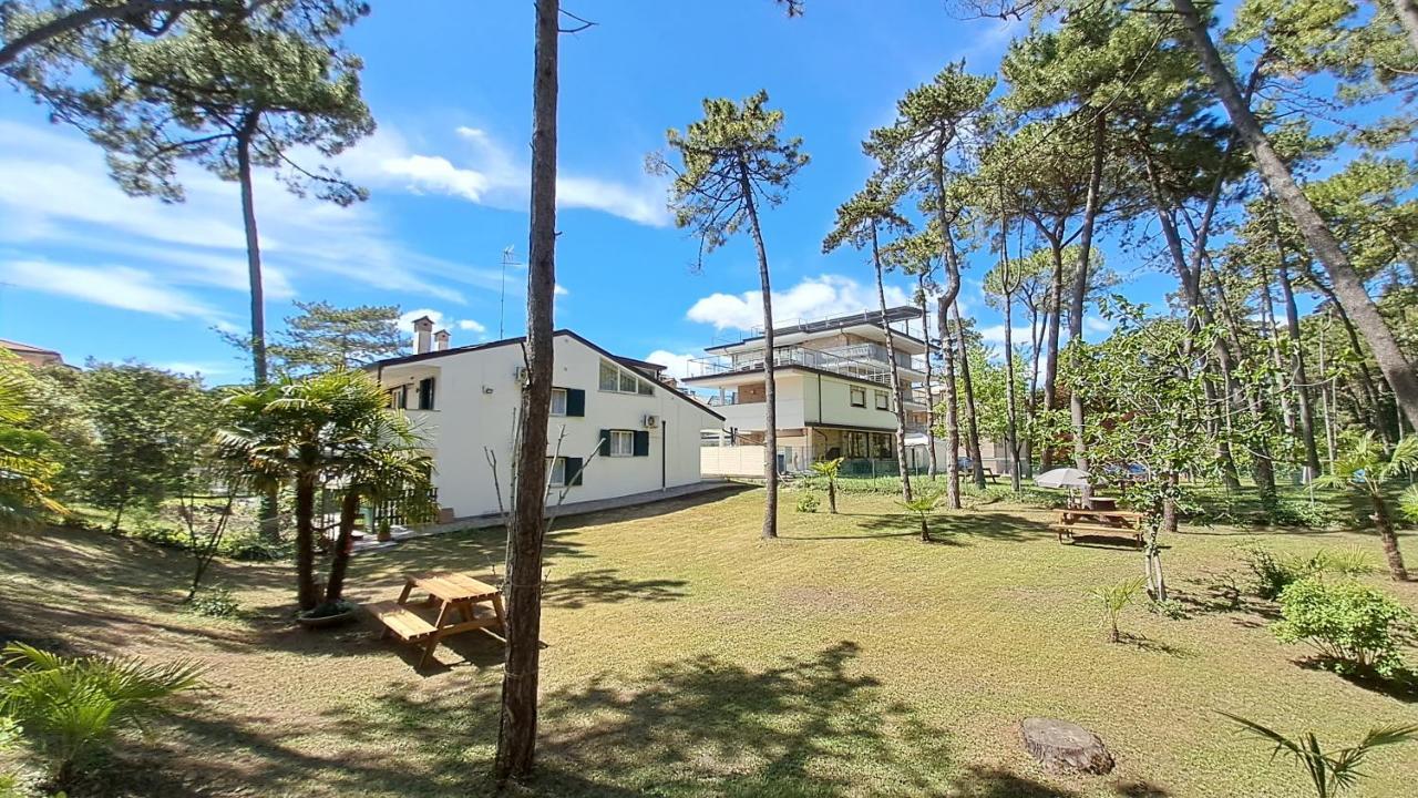 Villa Barbara Fra I Pini Lignano Sabbiadoro Extérieur photo