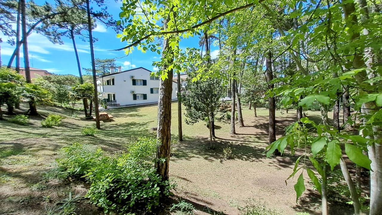 Villa Barbara Fra I Pini Lignano Sabbiadoro Extérieur photo