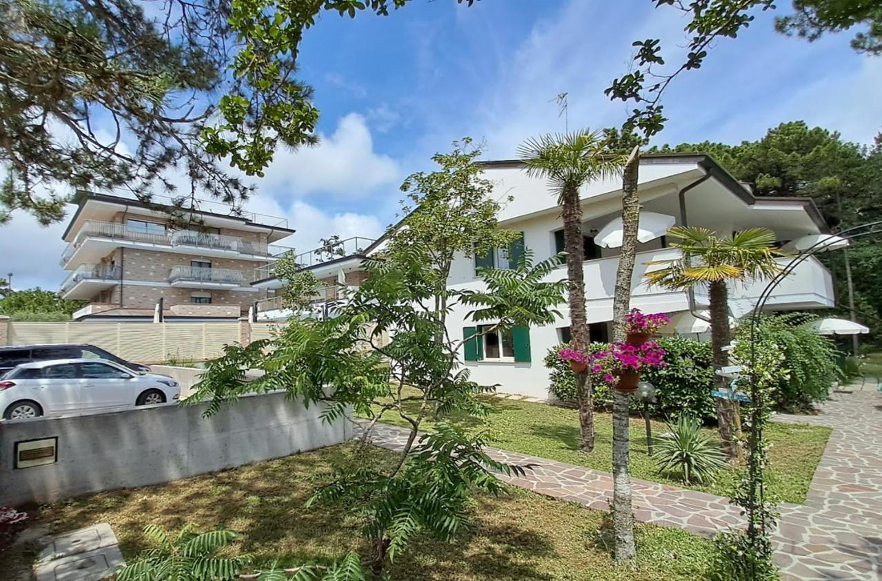 Villa Barbara Fra I Pini Lignano Sabbiadoro Extérieur photo